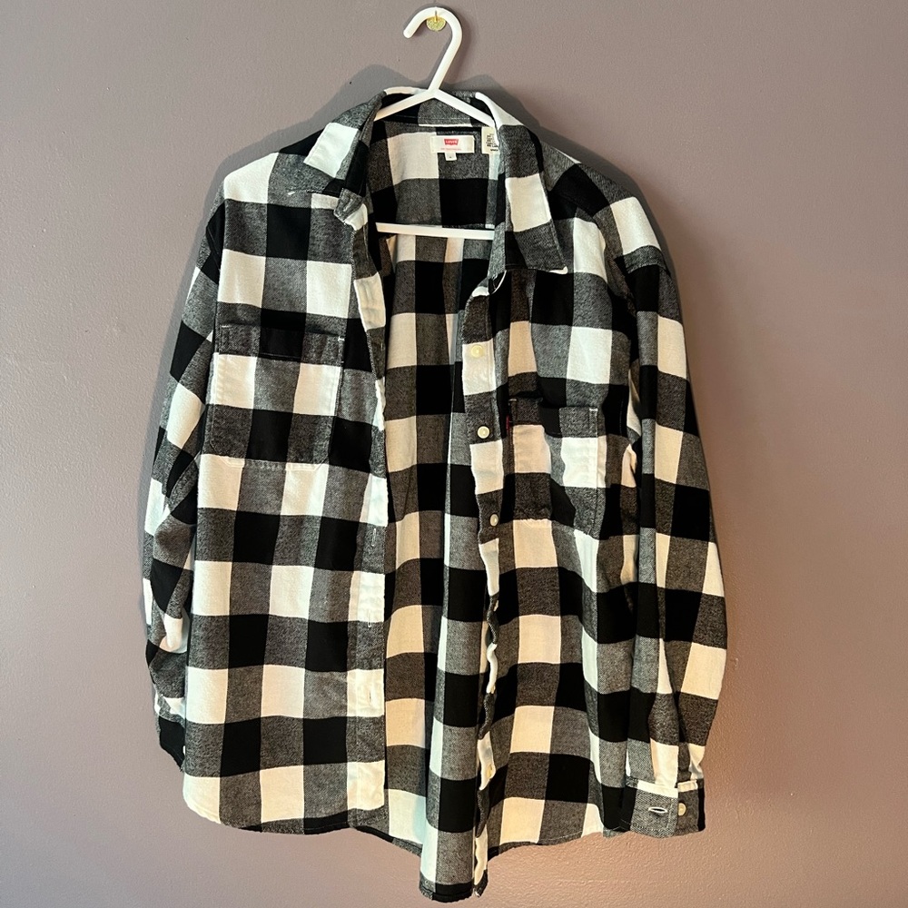 Levi’s black and white flannel